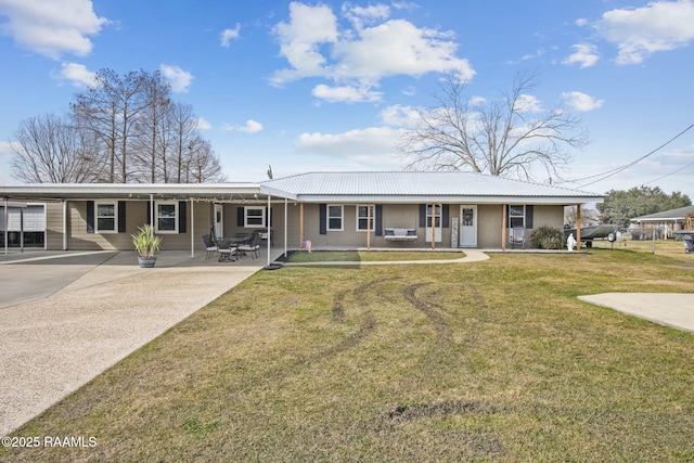 ranch-style house featuring a front lawn and a carport