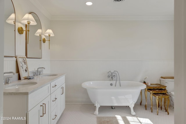 bathroom featuring crown molding, vanity, toilet, and a washtub