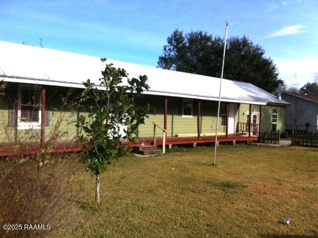 view of front of house with a front yard