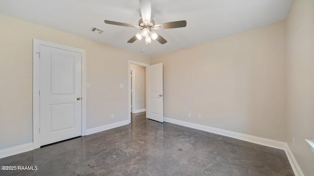 unfurnished room featuring ceiling fan