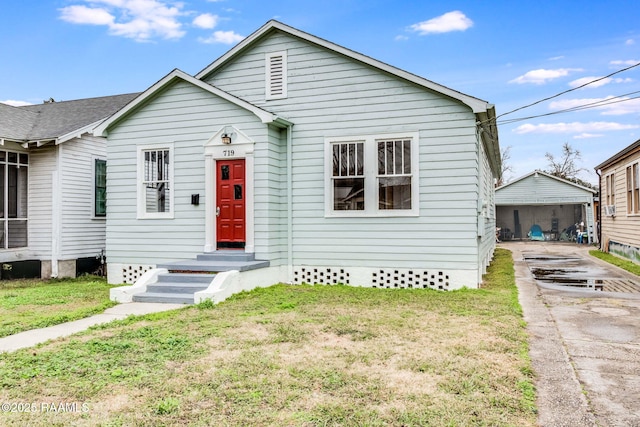 view of front facade featuring a front yard