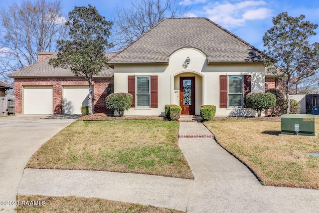 view of front facade featuring a garage and a front yard