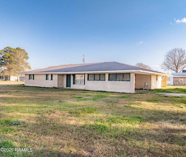 ranch-style house with a front yard