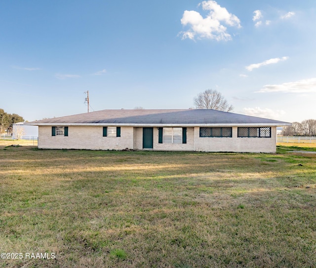 ranch-style home with a front yard