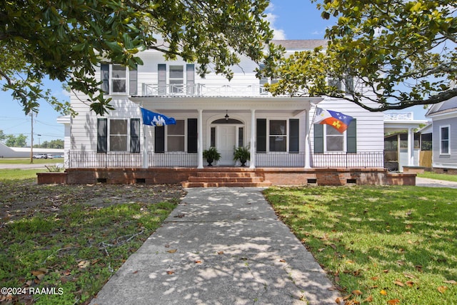 view of front of house featuring a porch and a front yard