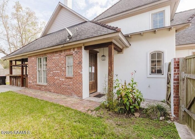 back of house featuring a yard