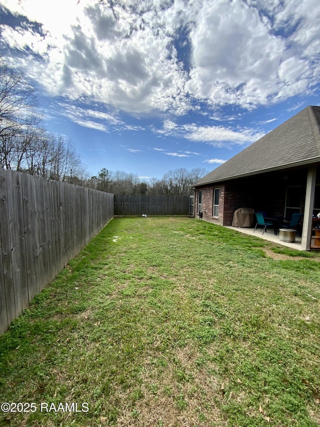 view of yard with a patio