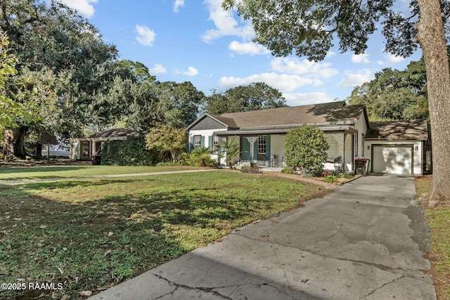 view of front of home featuring a garage and a front yard