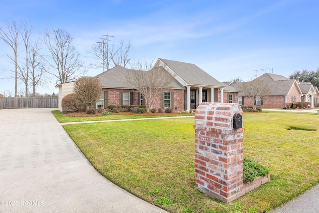 view of front of home featuring a front lawn