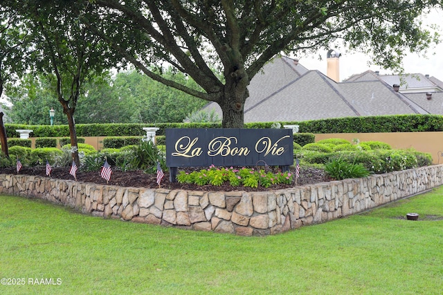 211 Bayonne Dr, Lafayette, LA 70507 - community / neighborhood sign featuring a lawn