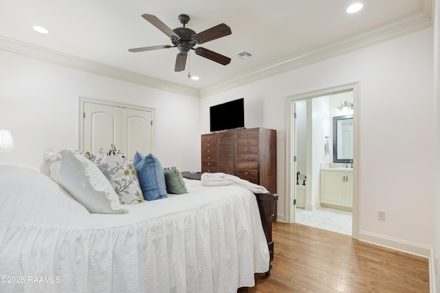 211 Bayonne Dr, Lafayette, LA 70507 - bedroom featuring wood finished floors, crown molding, recessed lighting, ensuite bath, and a ceiling fan