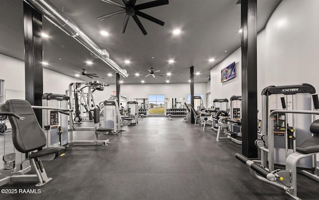 exercise room featuring ceiling fan