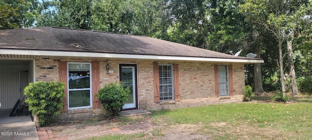 view of front of house with a front yard and brick siding