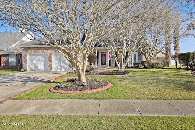 view of front of house featuring brick siding, driveway, an attached garage, and a front yard