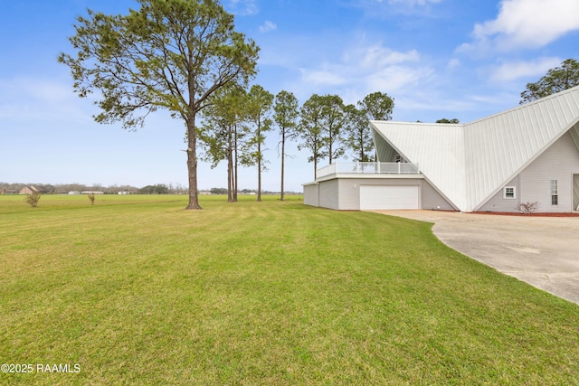 view of yard featuring a garage