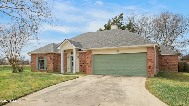 view of front facade featuring a garage and a front lawn