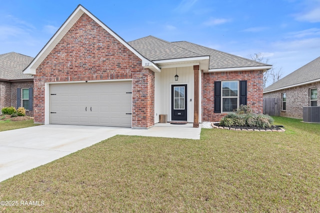 view of front facade featuring cooling unit, a garage, and a front yard