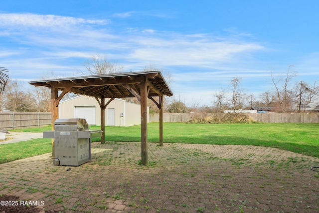 view of yard featuring a garage and an outdoor structure