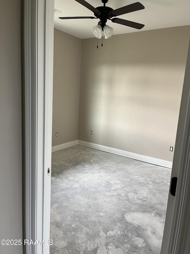 unfurnished room featuring concrete floors and ceiling fan