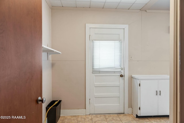 walk in closet with light tile patterned flooring