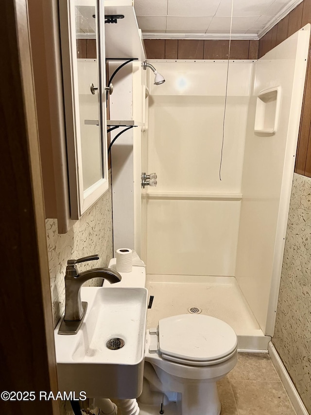 183 Midway Exit Dr, Opelousas, LA 70570 - bathroom with a shower stall and toilet