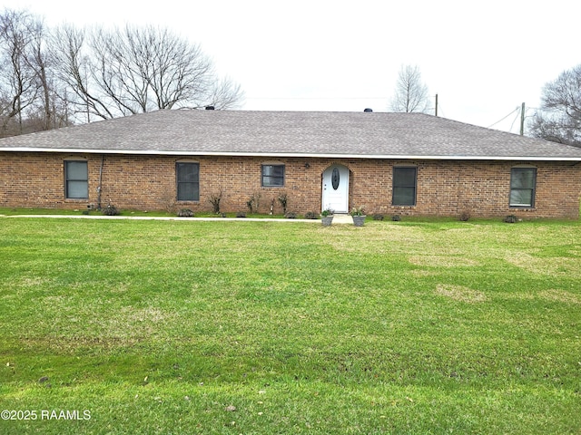 ranch-style house featuring a front yard