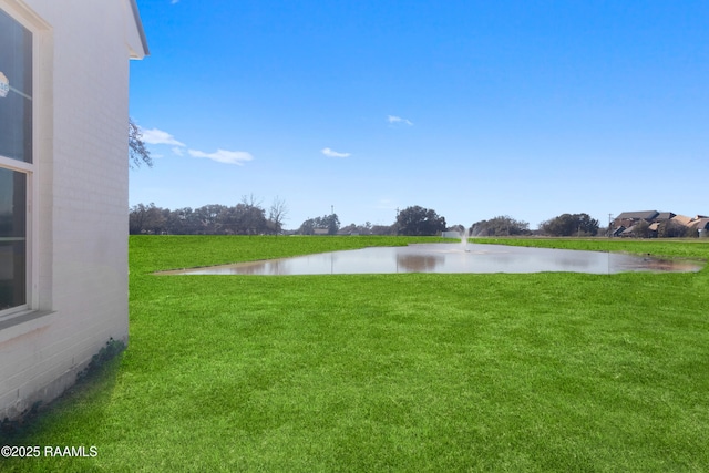 view of yard featuring a water view