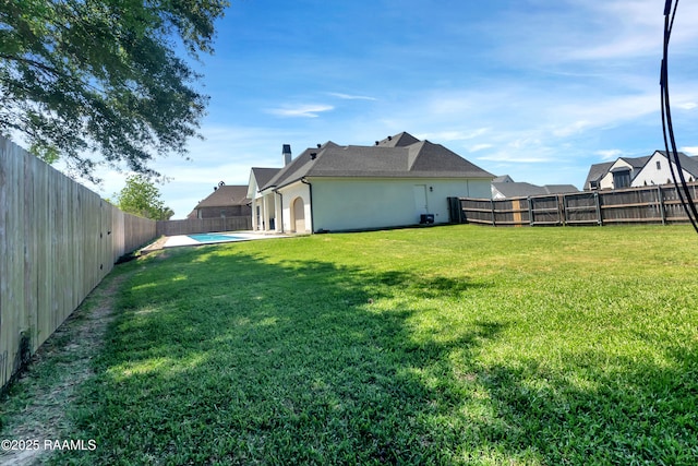 view of yard featuring a fenced backyard