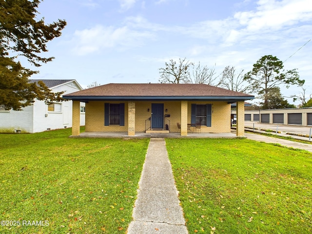 view of front of house featuring a porch, brick siding, and a front lawn