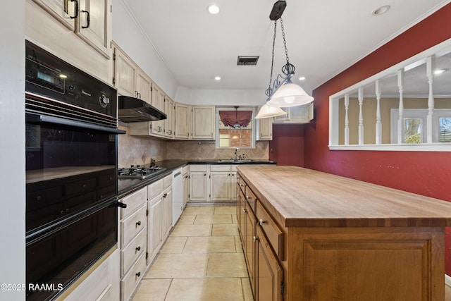 kitchen featuring visible vents, a sink, decorative backsplash, oven, and under cabinet range hood
