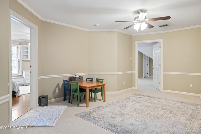 dining area featuring ornamental molding, carpet, visible vents, and baseboards