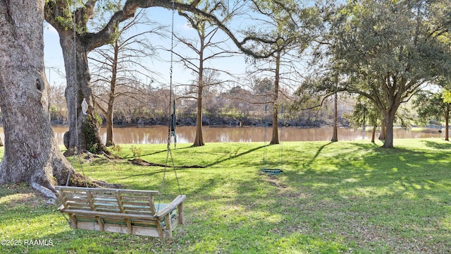 view of yard featuring a water view