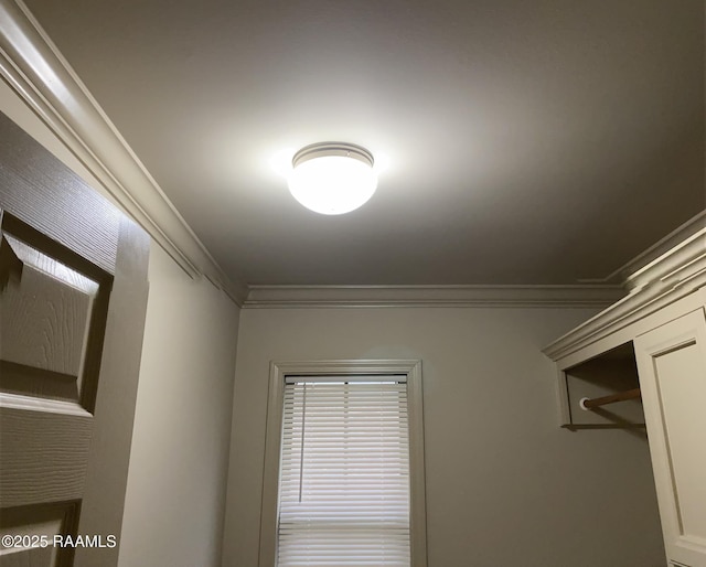 513 Lodge Dr, Lafayette, LA 70506 - detailed view of crown molding