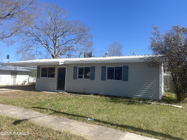 view of front of home with metal roof, a carport, and a front yard