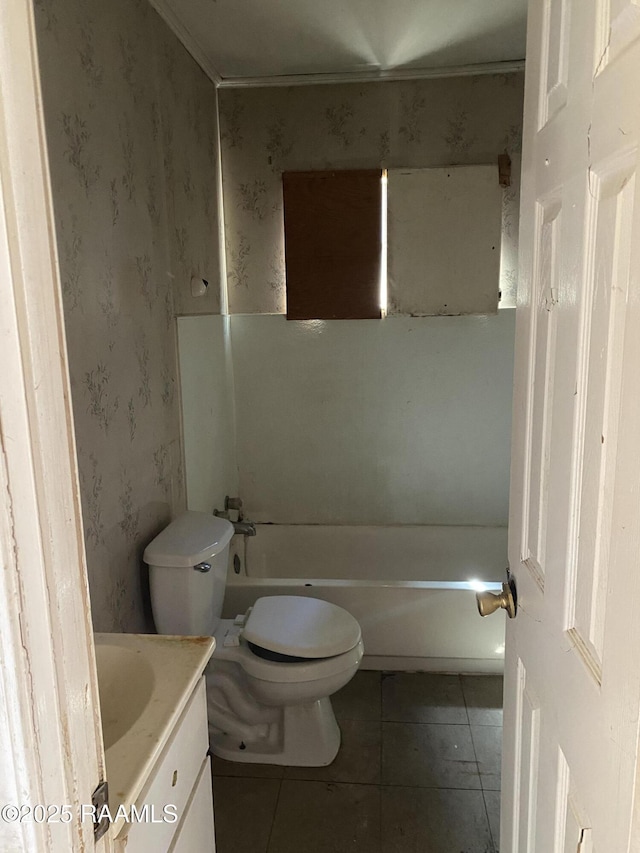 full bath featuring wallpapered walls, toilet, tile patterned floors, a washtub, and vanity