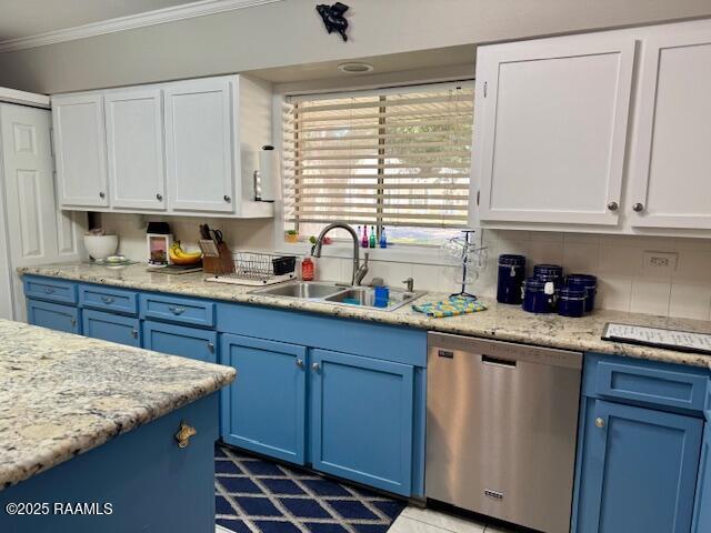 kitchen featuring a sink, stainless steel dishwasher, blue cabinetry, and ornamental molding