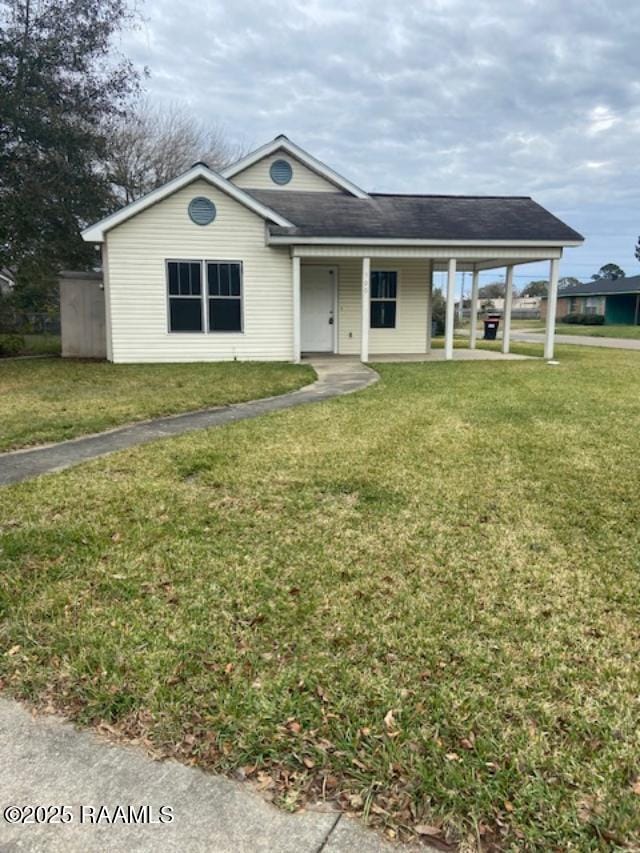 single story home featuring a front yard