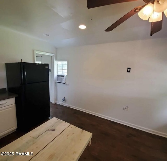 kitchen with a ceiling fan, dark wood-style floors, freestanding refrigerator, recessed lighting, and baseboards