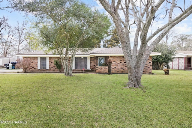 single story home featuring brick siding and a front yard