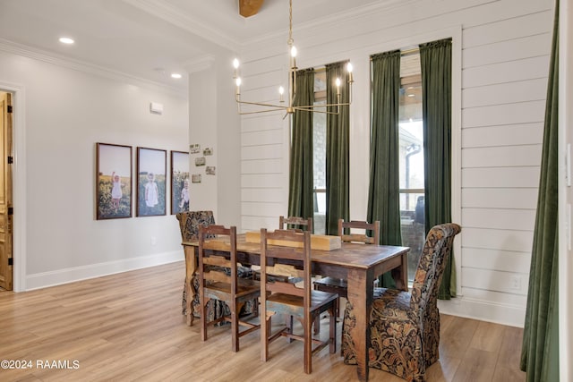 dining space with baseboards, light wood-style flooring, crown molding, a chandelier, and recessed lighting