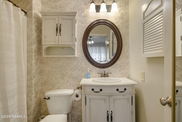 110 W Bayou Pkwy Unit 401, Lafayette, LA 70503 - full bathroom with wallpapered walls, vanity, toilet, and curtained shower