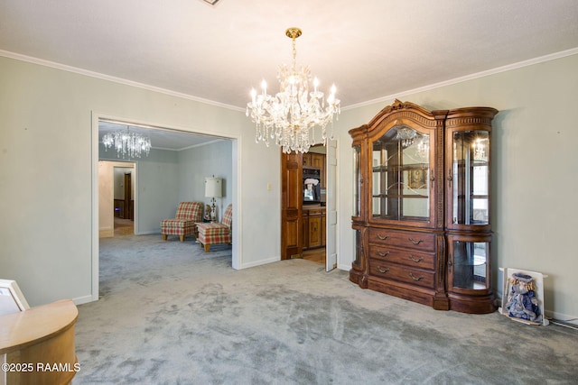 unfurnished room with an inviting chandelier, crown molding, carpet, and baseboards