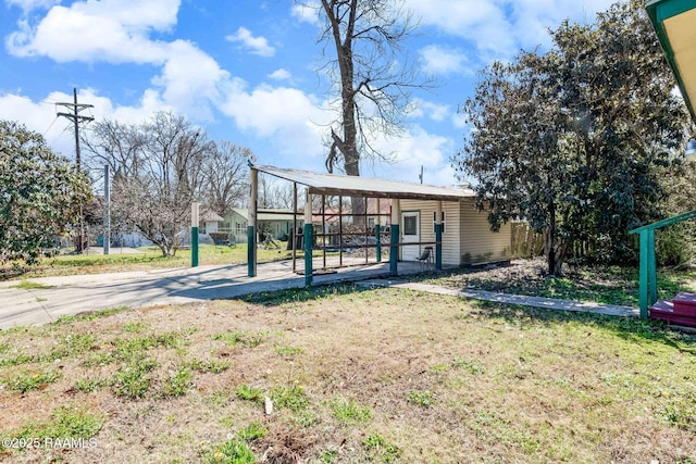 view of front of house with a front yard