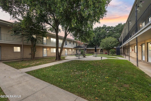 view of home's community featuring a yard