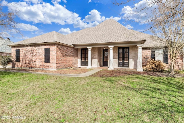 view of front of property featuring brick siding and a front yard