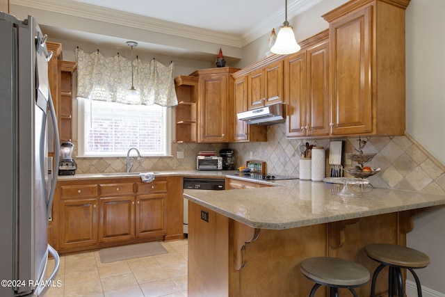 kitchen with dishwashing machine, under cabinet range hood, a peninsula, a sink, and freestanding refrigerator