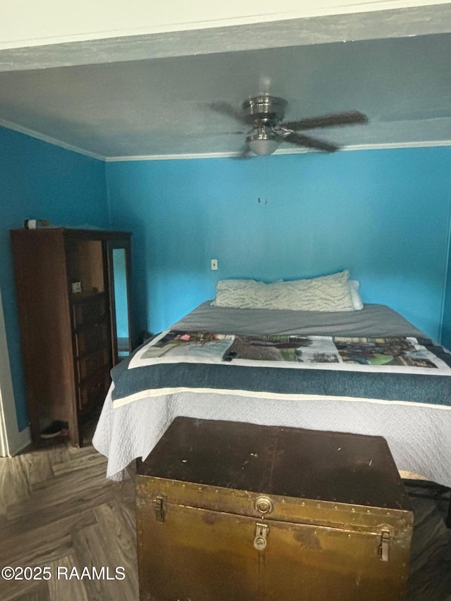 unfurnished bedroom featuring ornamental molding and a ceiling fan