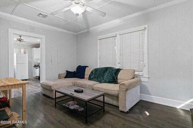 living room with a ceiling fan, visible vents, dark wood-style flooring, and crown molding