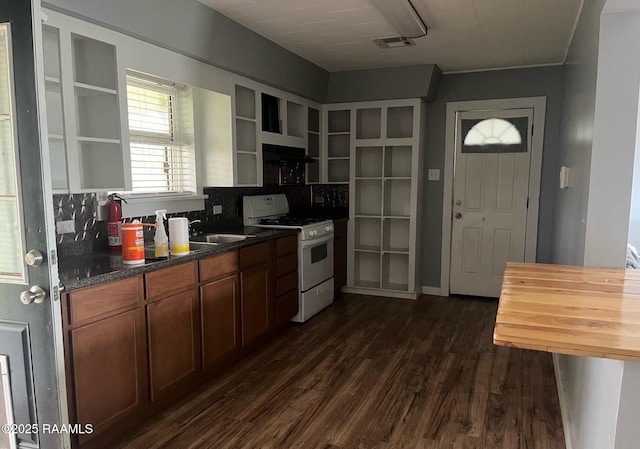 kitchen with white range with gas cooktop, visible vents, dark wood-type flooring, under cabinet range hood, and open shelves