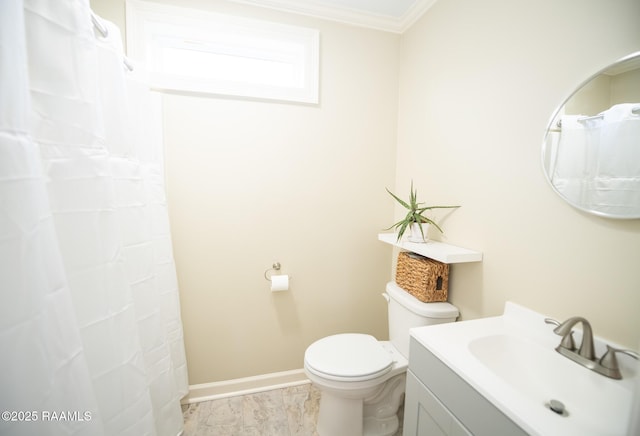 full bathroom with toilet, curtained shower, crown molding, baseboards, and vanity